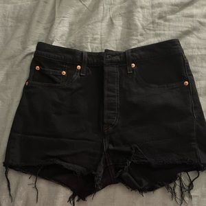 Black Levi raw hem shorts